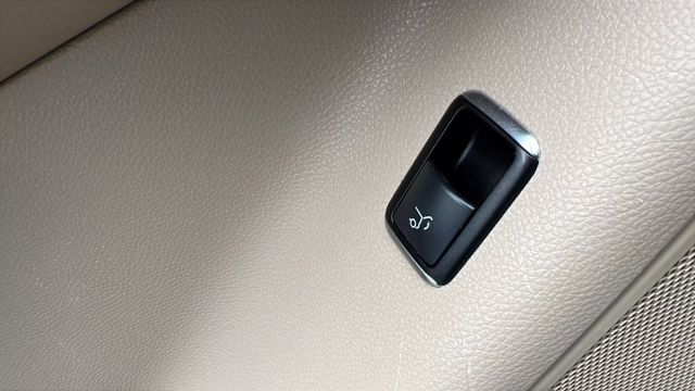 Vehicle image 13 of 42