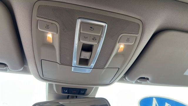 Vehicle image 23 of 42