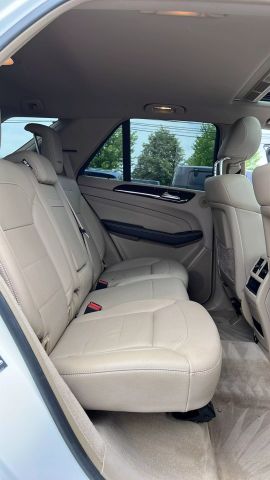 Vehicle image 33 of 42