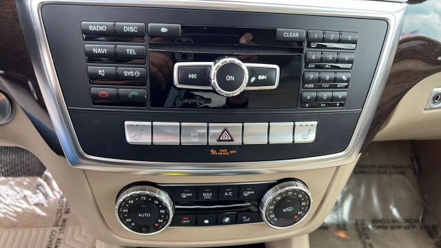 Vehicle image 21 of 42