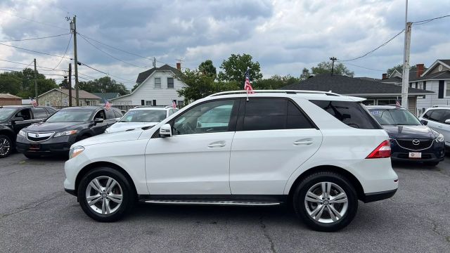 Vehicle image 7 of 42