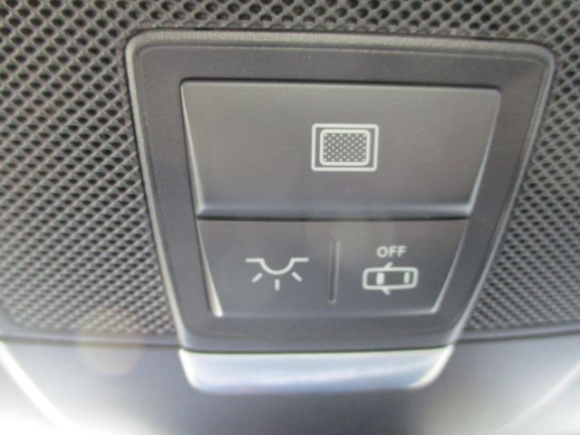 Vehicle image 31 of 36