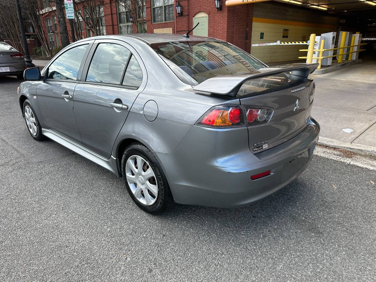 Vehicle image 7 of 22