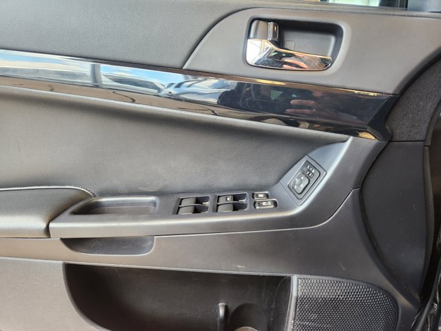 Vehicle image 18 of 22