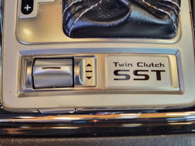 Vehicle image 15 of 22