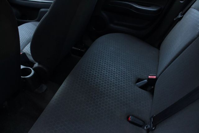 Vehicle image 19 of 34