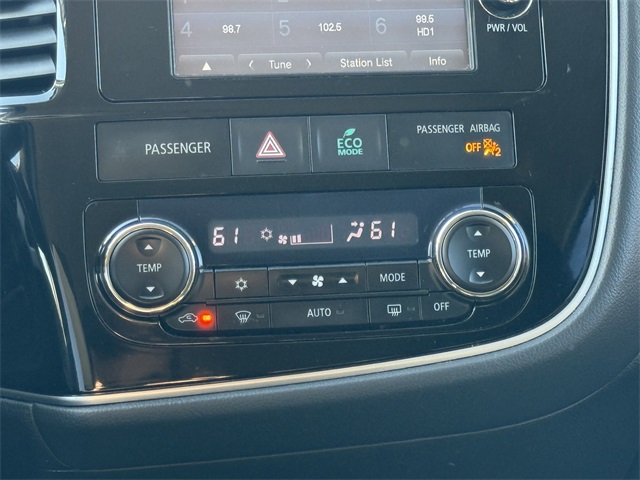 Vehicle image 22 of 24