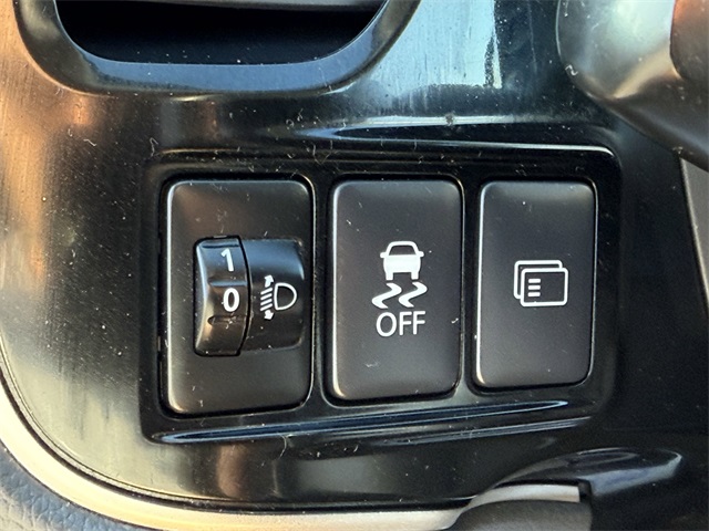Vehicle image 18 of 24