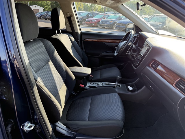 Vehicle image 10 of 24