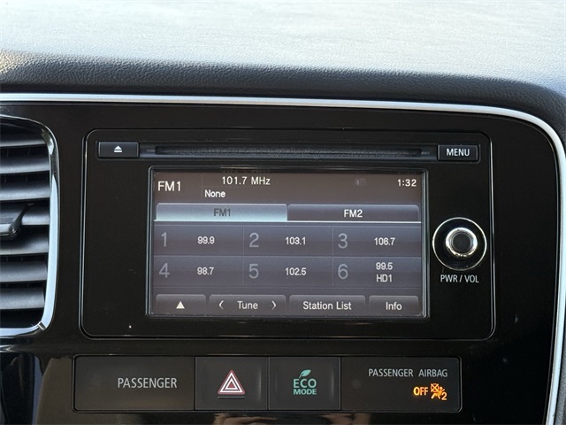 Vehicle image 21 of 24