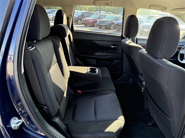Vehicle image 11 of 24