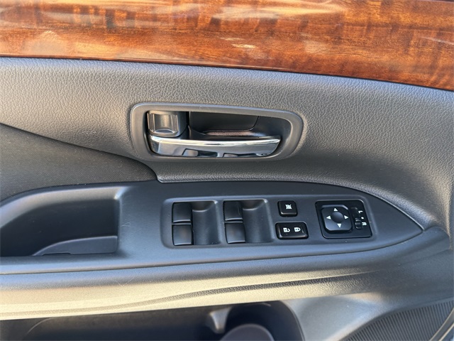 Vehicle image 17 of 24