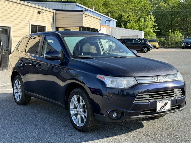 Vehicle image 3 of 24