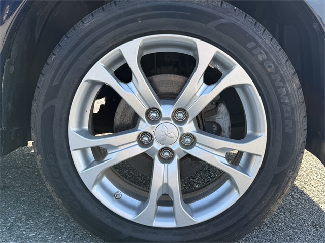 Vehicle image 9 of 24