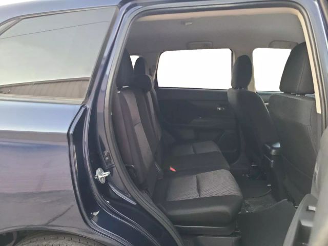 Vehicle image 23 of 27