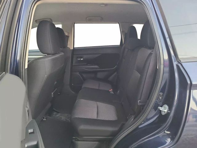 Vehicle image 19 of 27