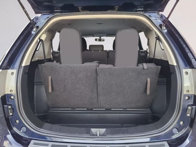 Vehicle image 21 of 27