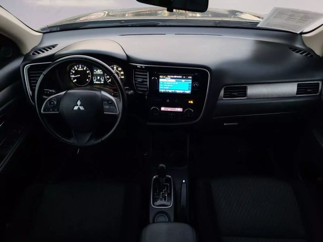 Vehicle image 17 of 27