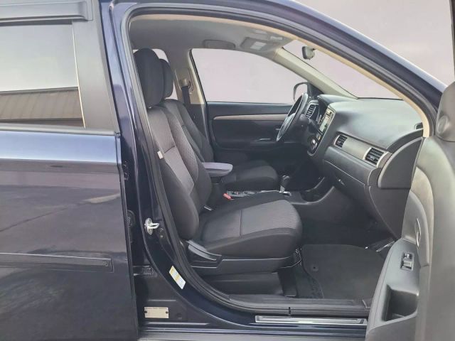 Vehicle image 25 of 27