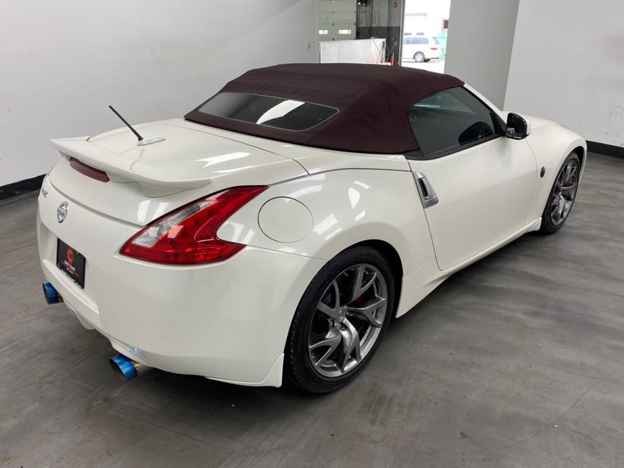 Vehicle image 2 of 60