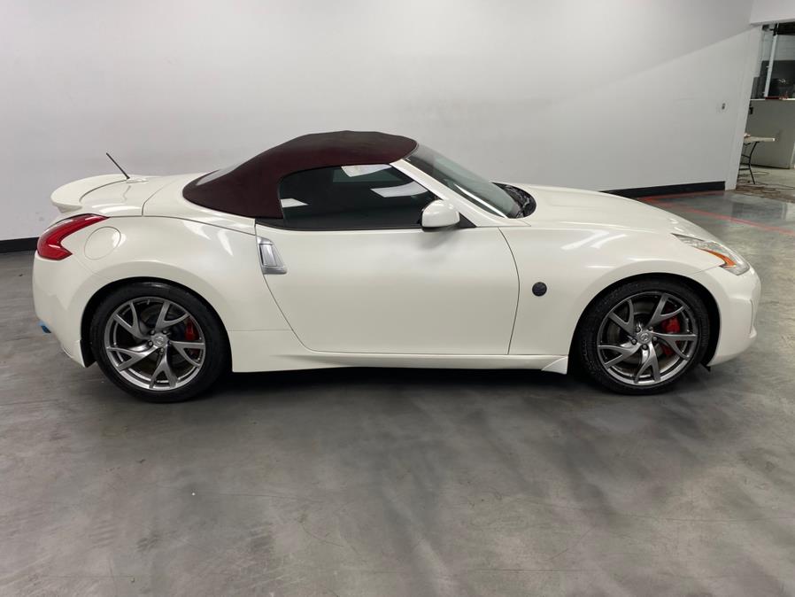 Vehicle image 6 of 60