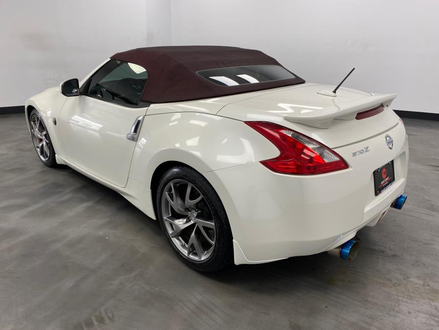Vehicle image 17 of 60