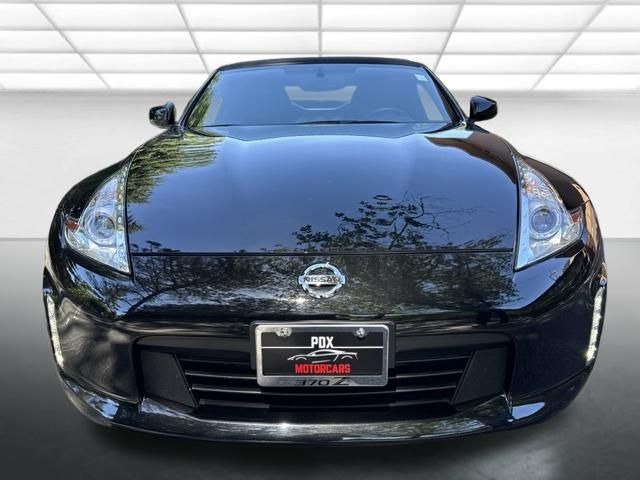 2014 Nissan 370Z Touring Image 2 of 30