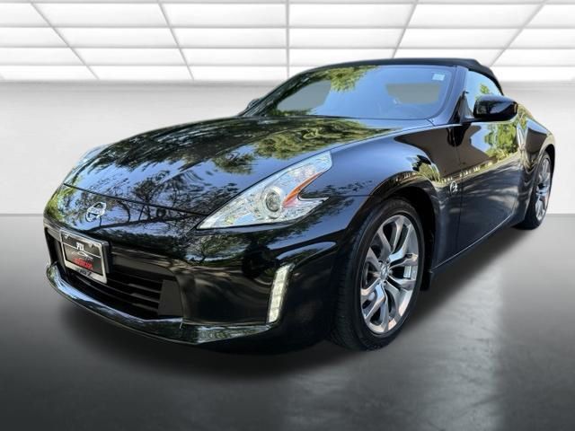 2014 Nissan 370Z Touring Image 1 of 30