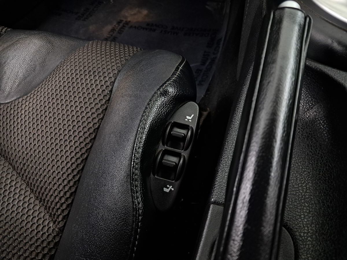 Vehicle image 10 of 30