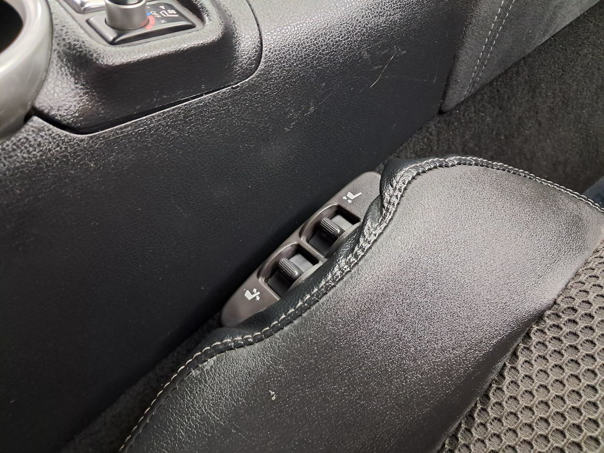 Vehicle image 25 of 30