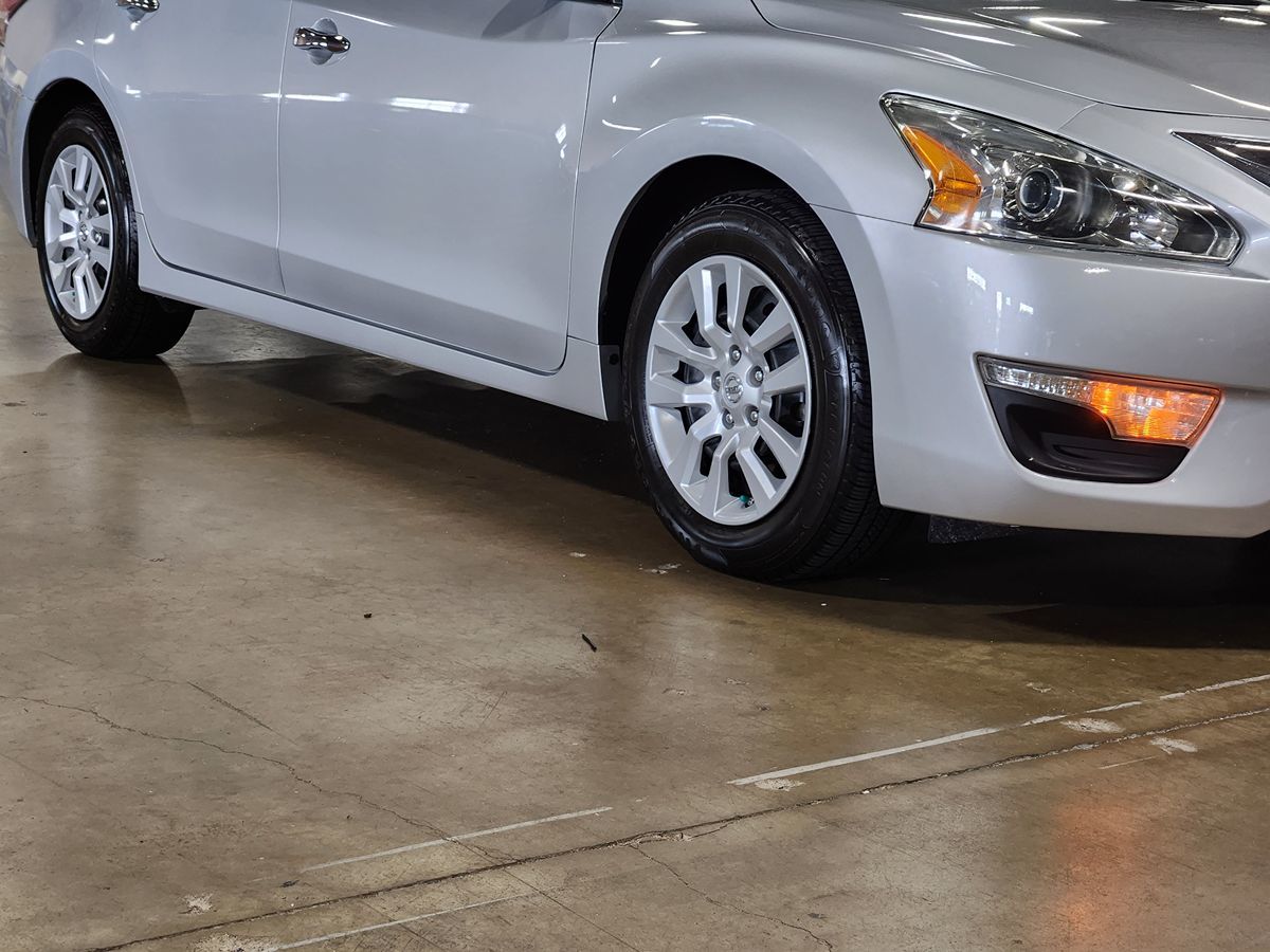 Vehicle image 16 of 50