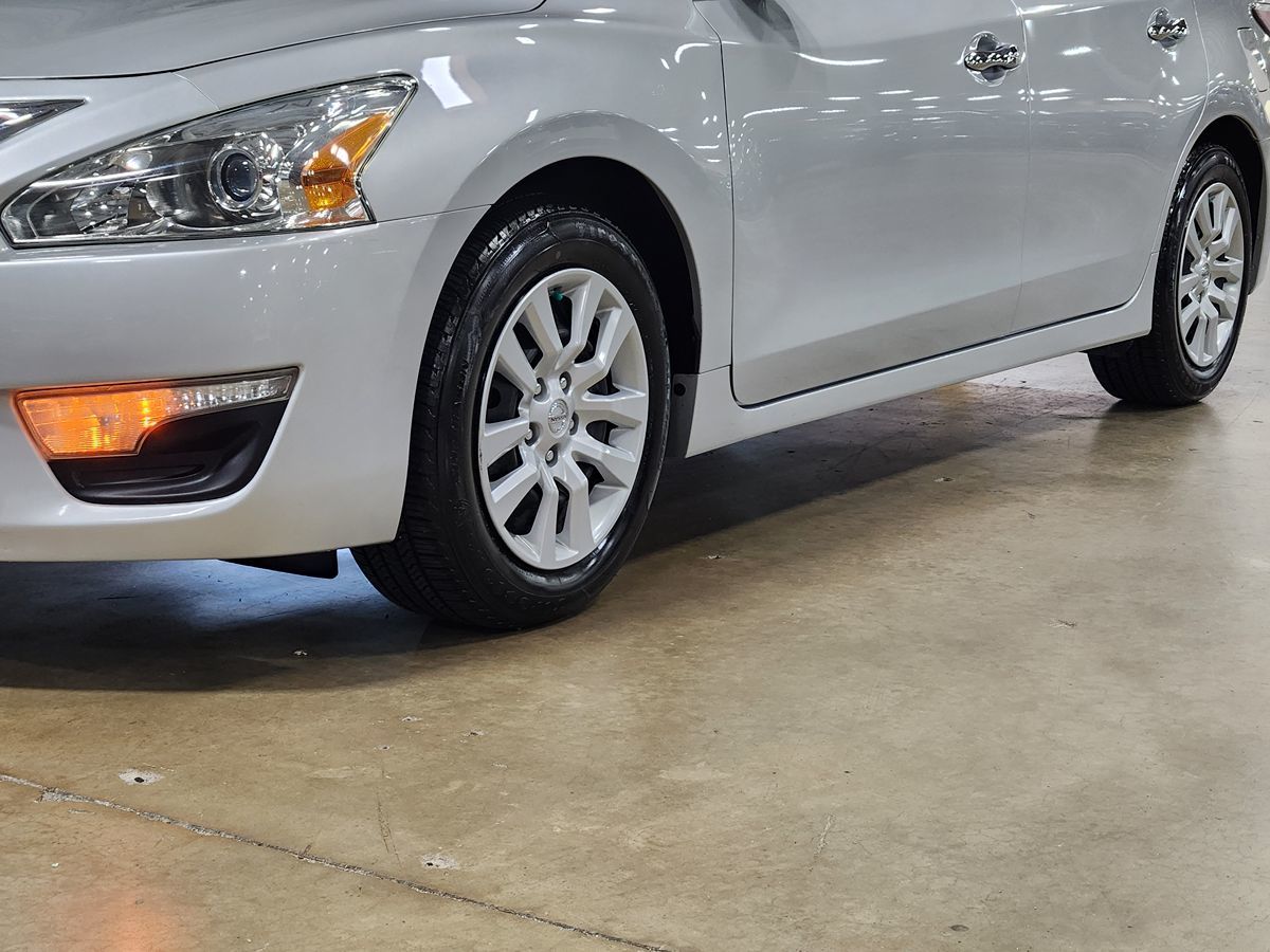 Vehicle image 17 of 50