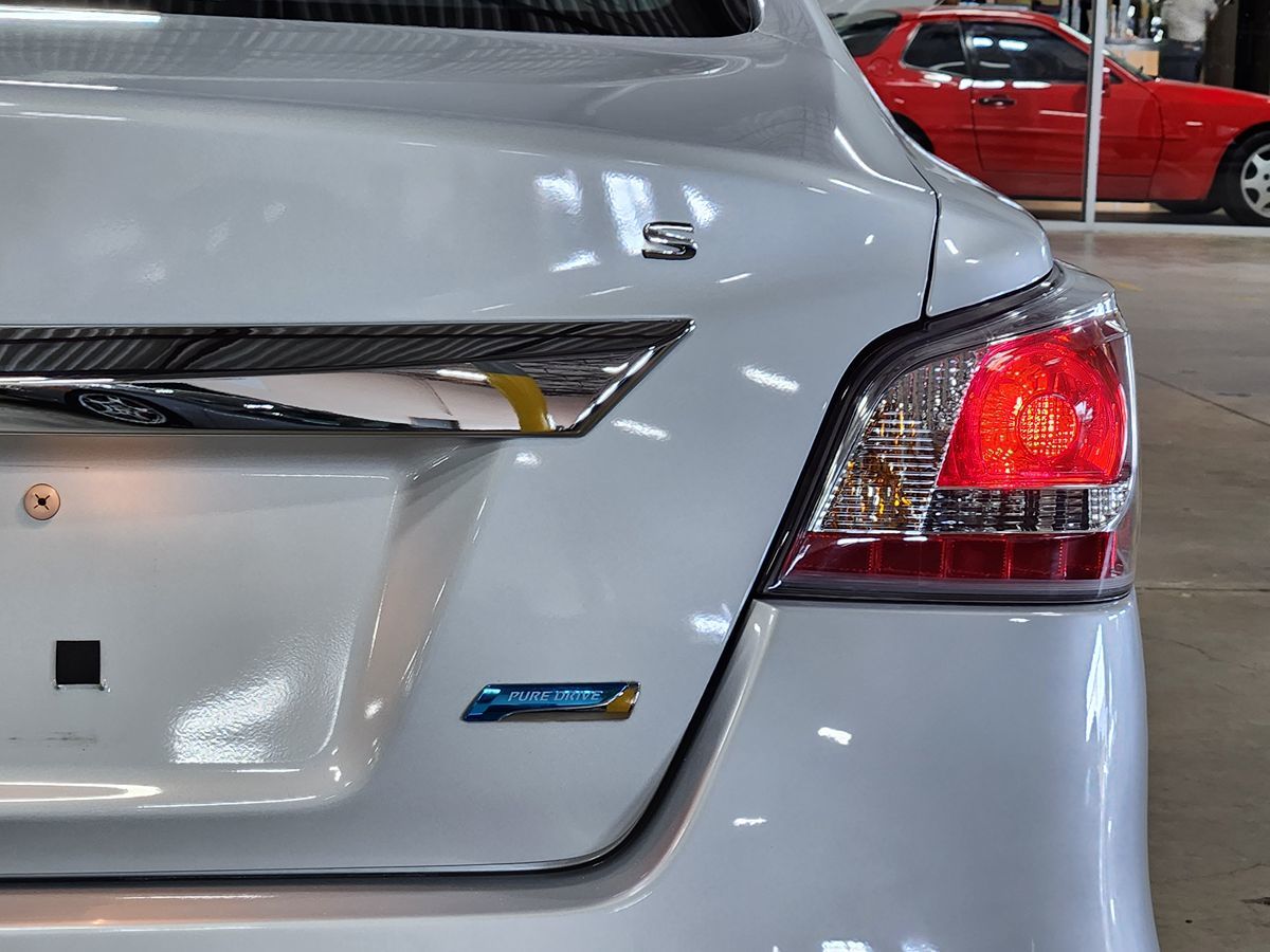 Vehicle image 22 of 50