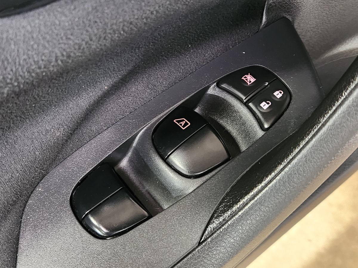 Vehicle image 41 of 50