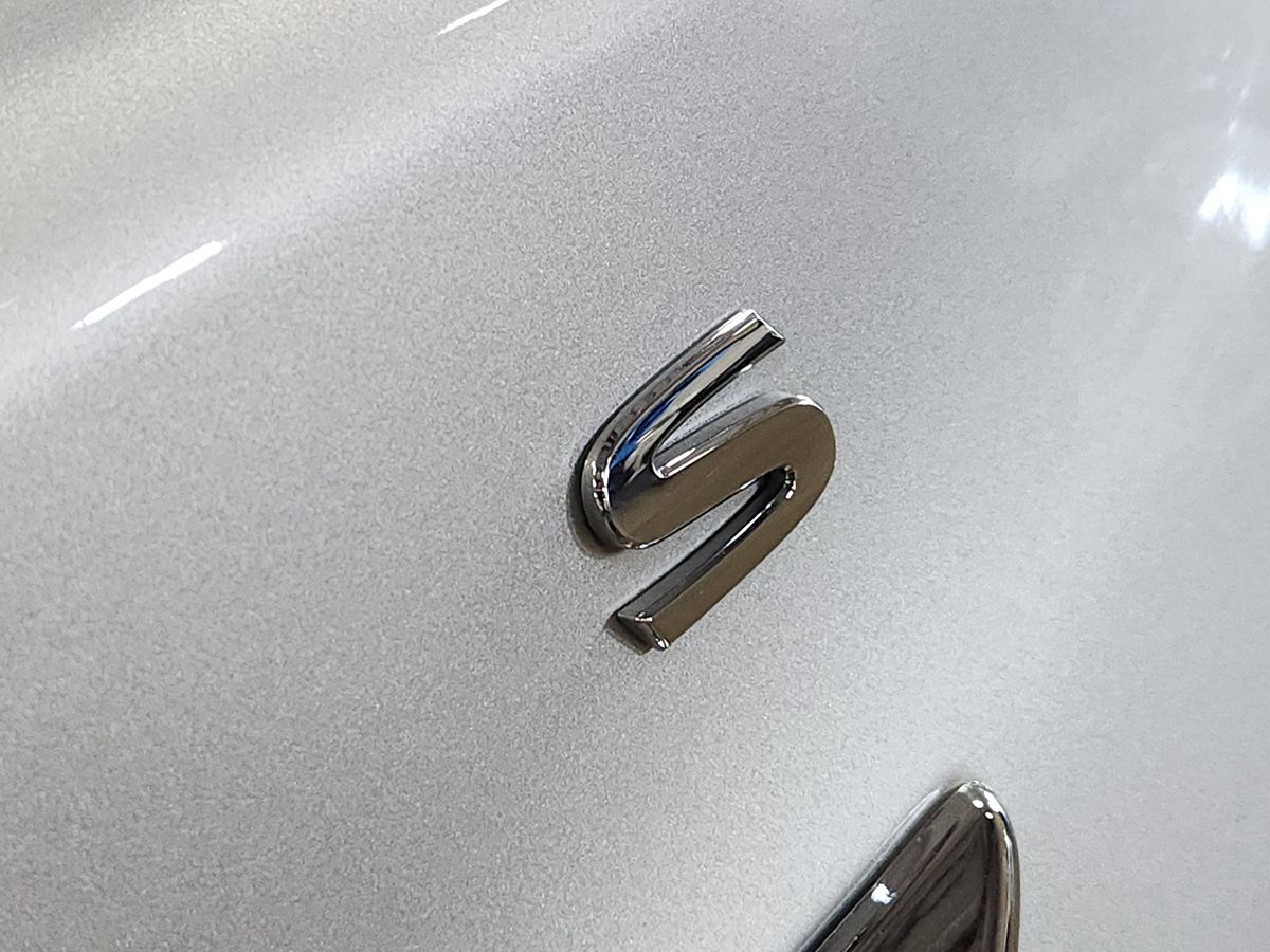 Vehicle image 26 of 50