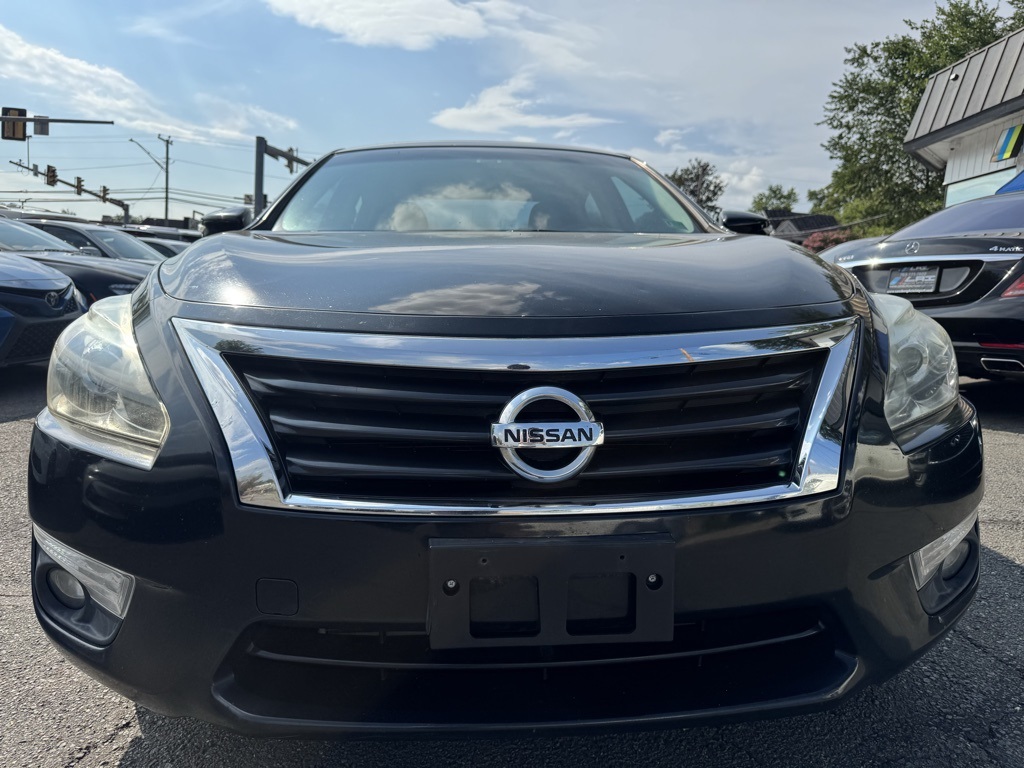 2014 Nissan Altima 2.5 SV Image 2 of 26