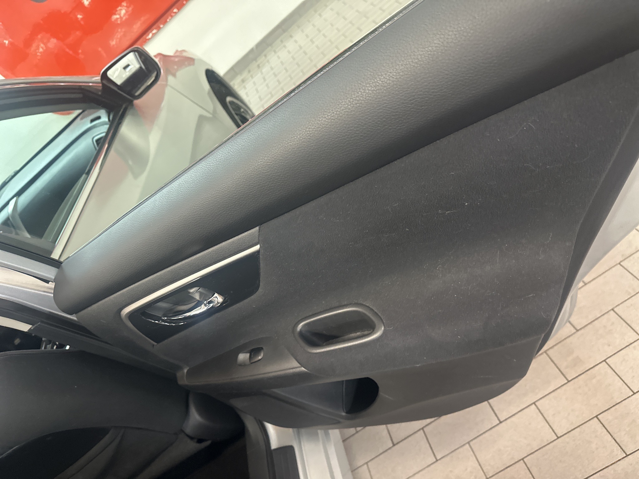 Vehicle image 10 of 18