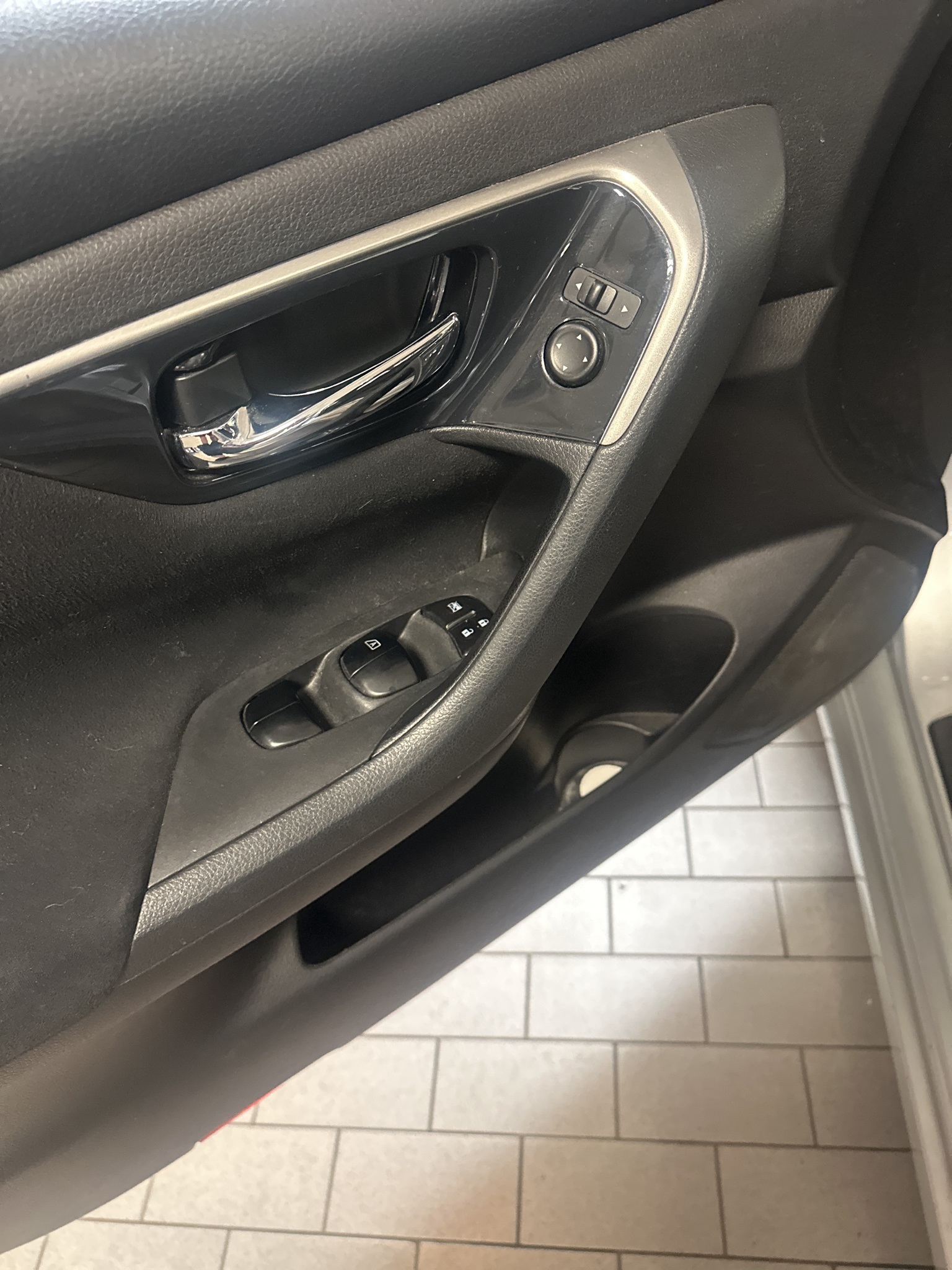 Vehicle image 15 of 18