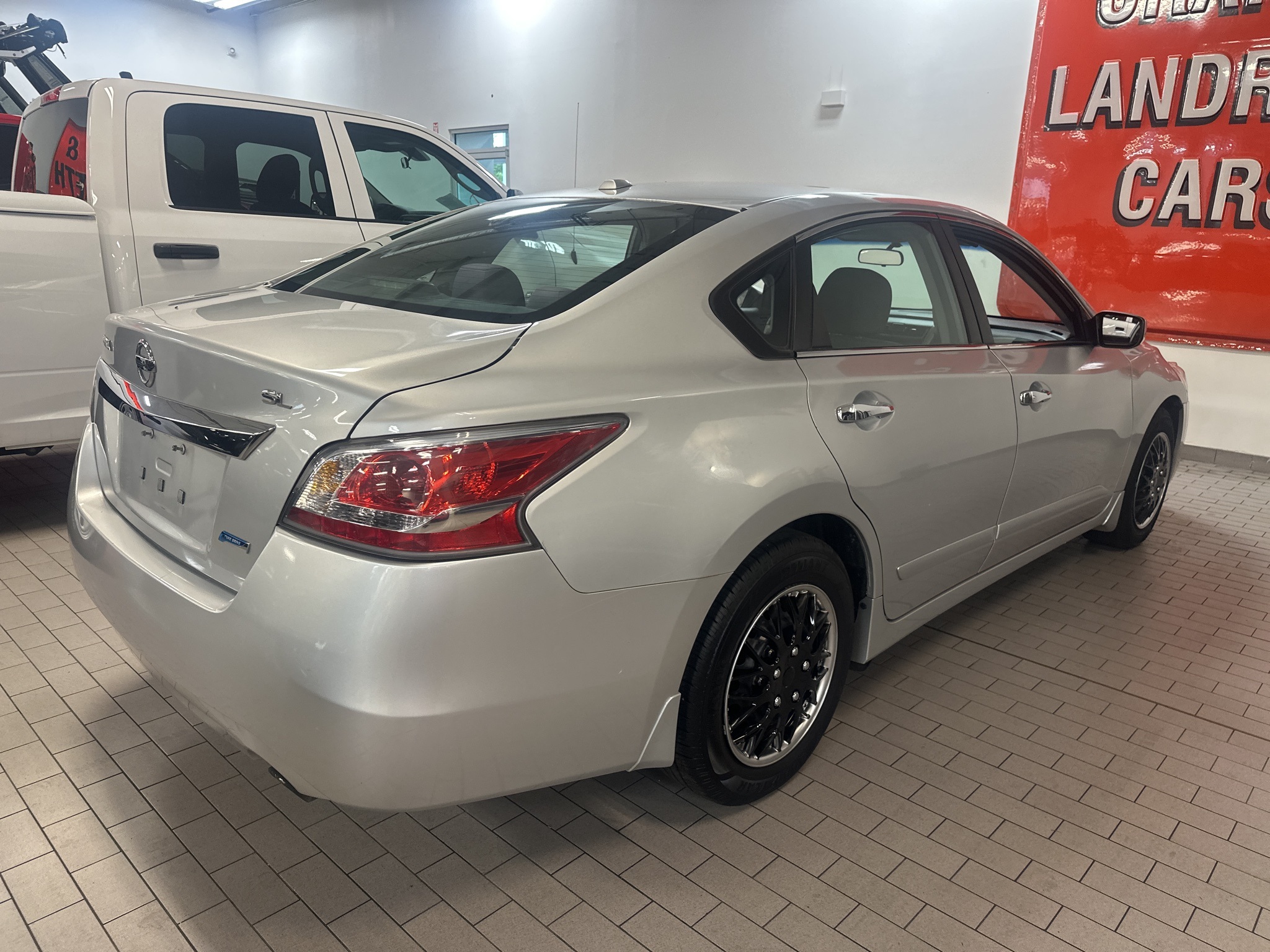 Vehicle image 4 of 18