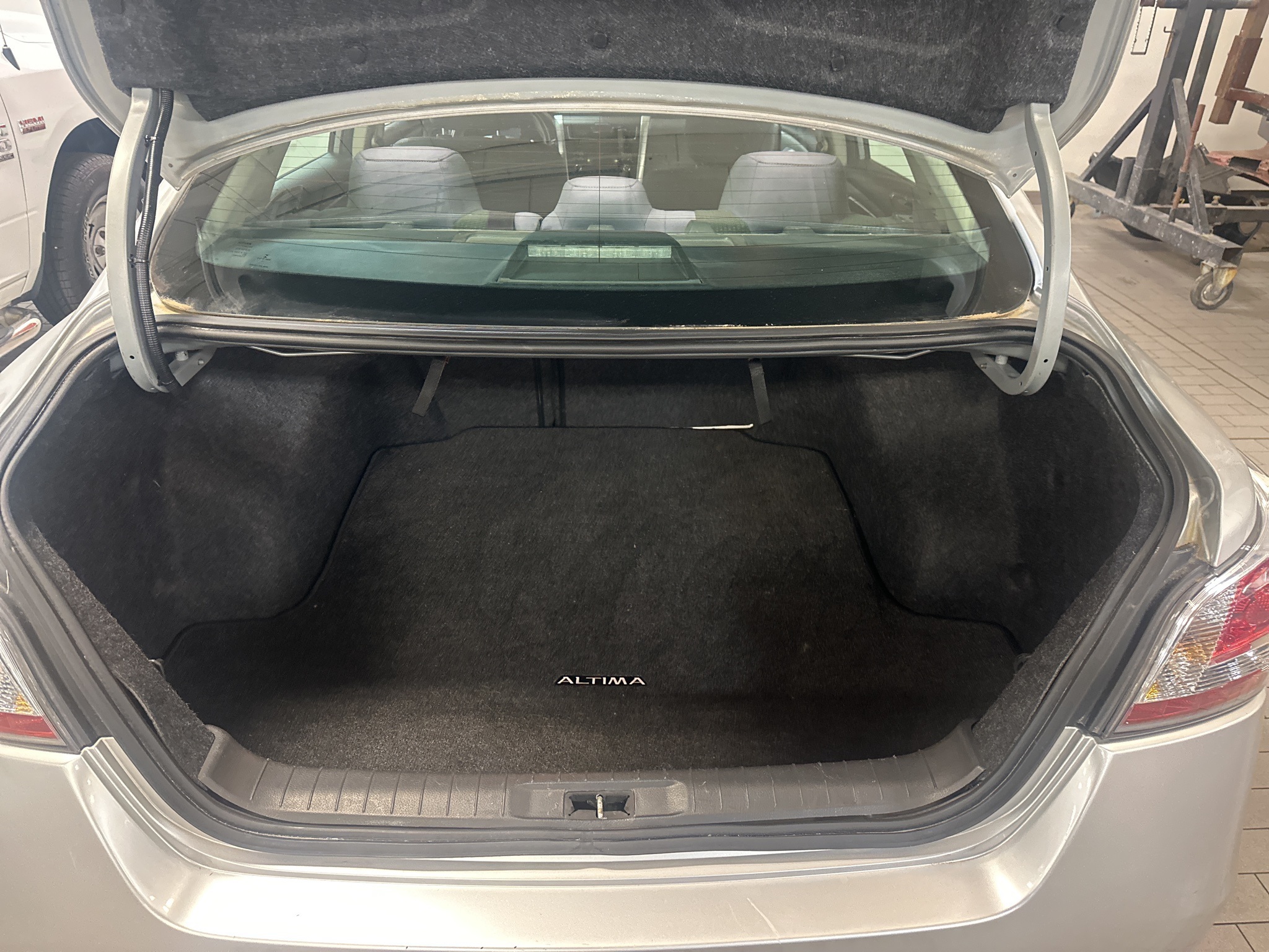 Vehicle image 12 of 18