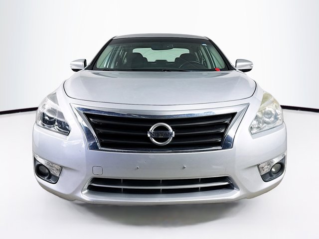 2014 Nissan Altima 2.5 SV Image 2 of 35