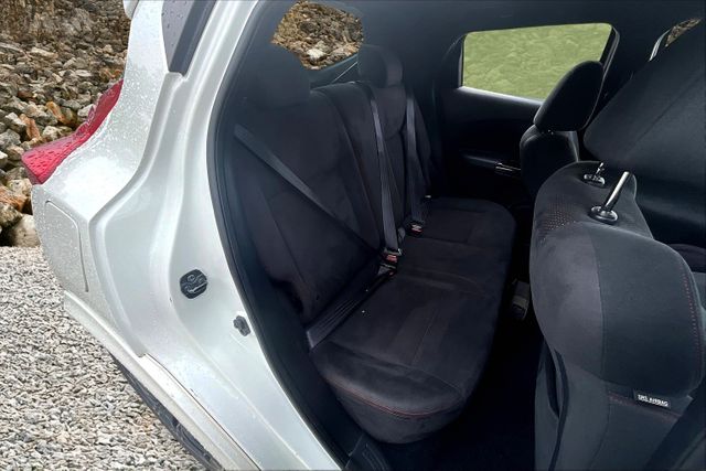 Vehicle image 26 of 33