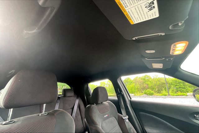Vehicle image 21 of 33