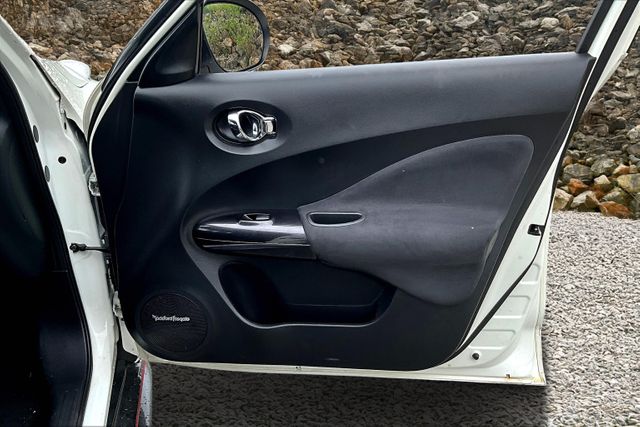 Vehicle image 23 of 33