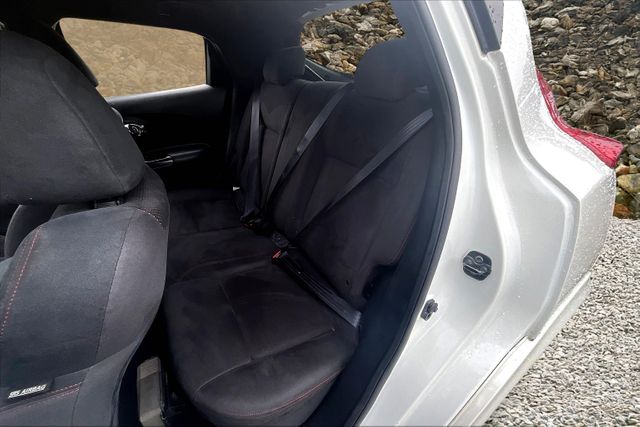 Vehicle image 25 of 33