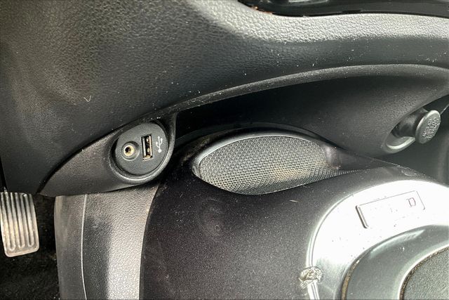 Vehicle image 31 of 33