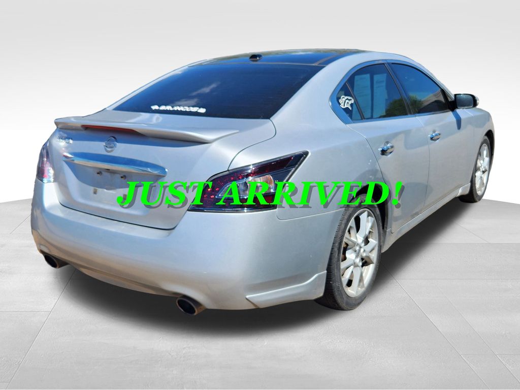 Vehicle image 4 of 7
