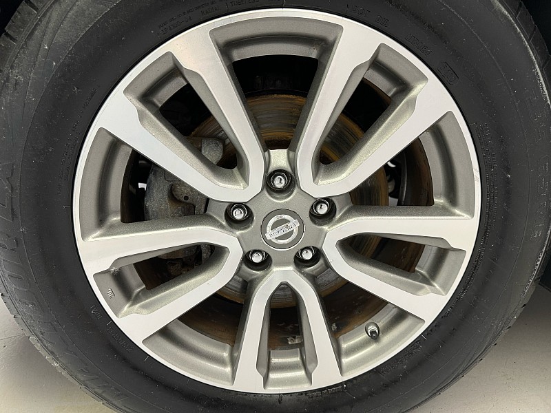 Vehicle image 9 of 39