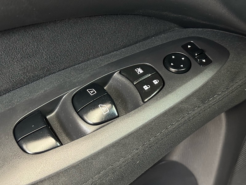 Vehicle image 36 of 39