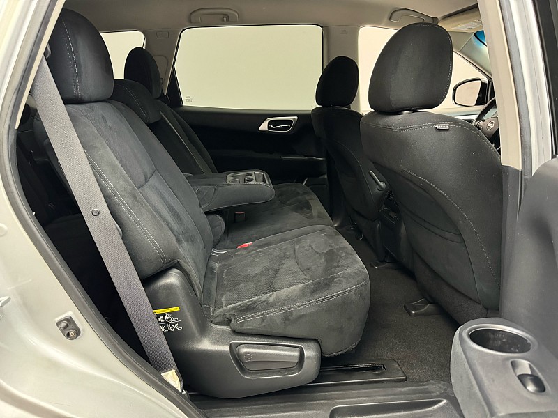 Vehicle image 20 of 39
